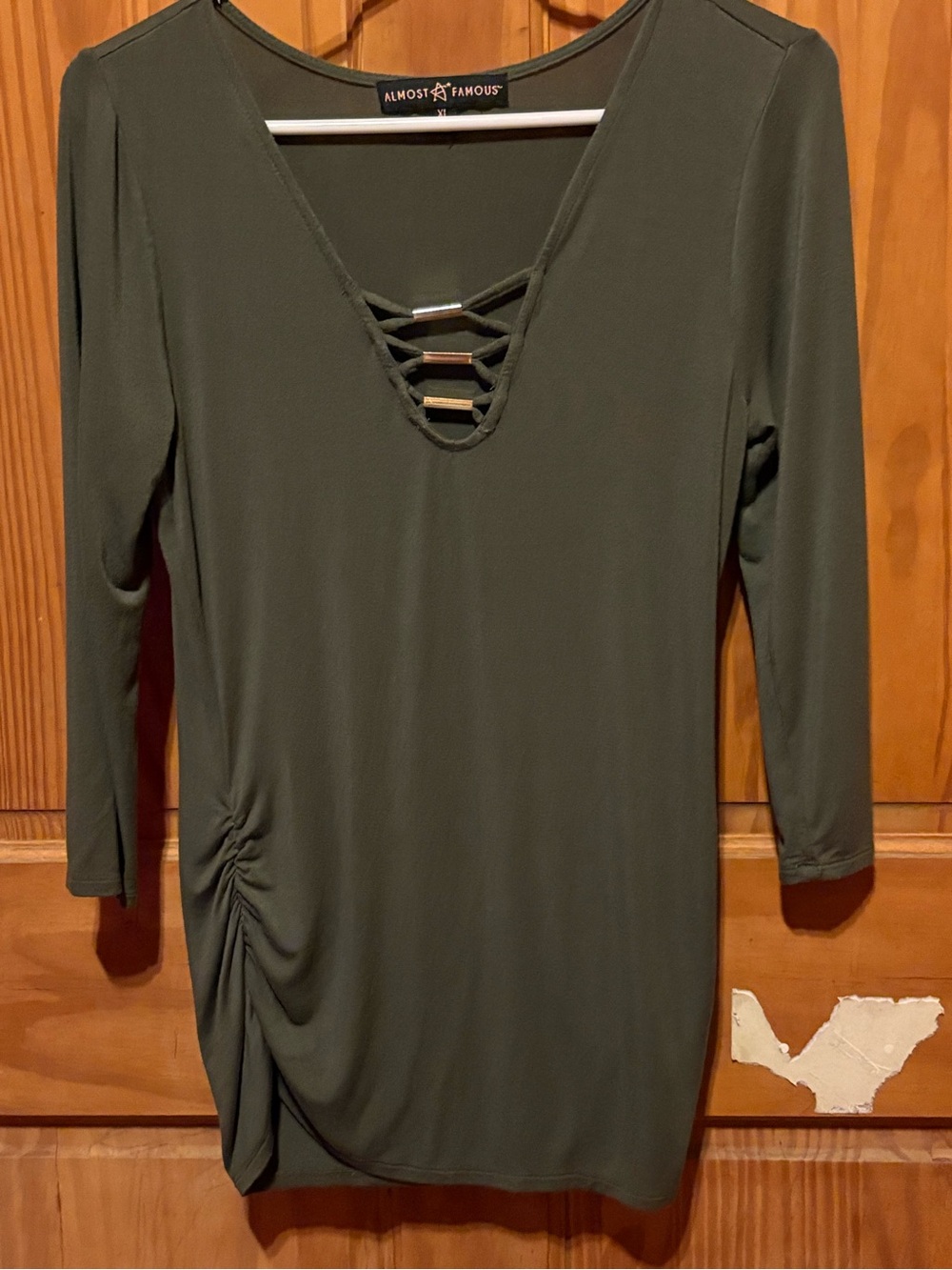 NFS-SOLD-RHONDACOTE1116 
Almost Famous Olive V-Neck Ladder-Detail Long